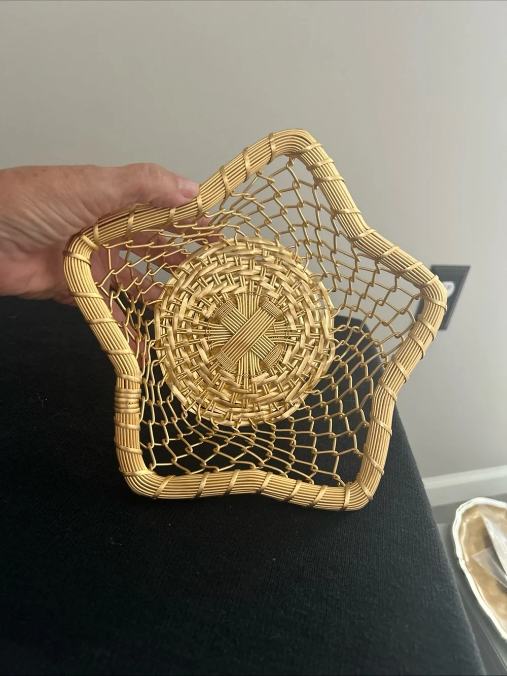 Gold tone wire Star-Shaped Decorative Basket sturdy
